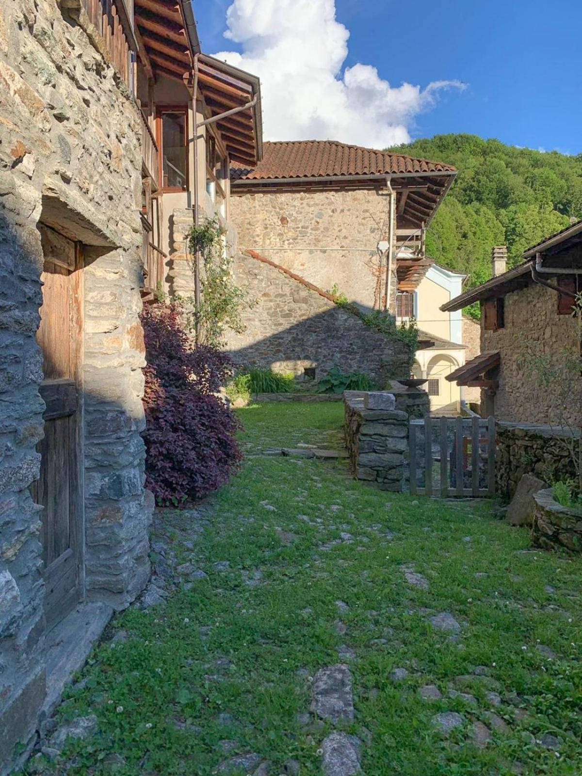 Affittacamere Montagne Verdi Varallo Buitenkant foto